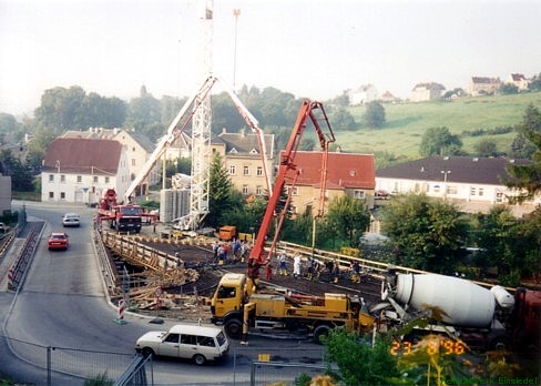 23. August 1996. Beton wird eingegossen.