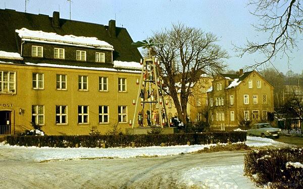 Pyramide und Post Einsiedel 1979 (Foto: Wolfgang Röhr)