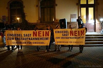 Demo am 25.11.15 vor dem Einsiedler Rathaus