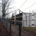 Stacheldraht am Asylheim