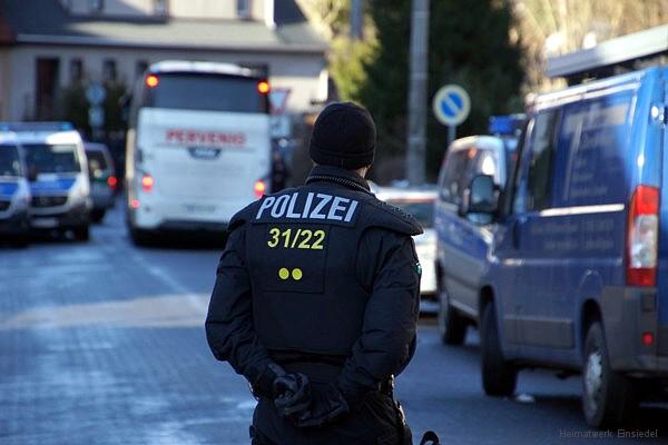 Polizei bei der Lagerbelegung am 7.1.2016