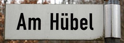 Straßenschild "Am Hübel" in Einsiedel