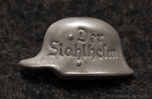 Stahlhelm-Logo, hier als Anstecknadel