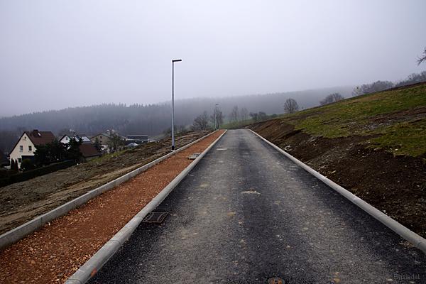 Straßenbeleuchtung fertig gestellt.