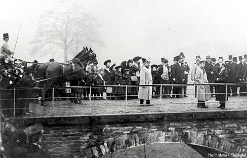 Der König auf der Kaskadenbrücke