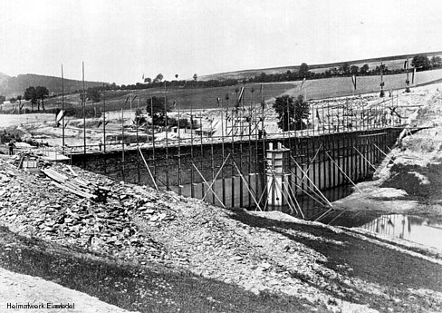 Staumauer im Bau (Innenseite)