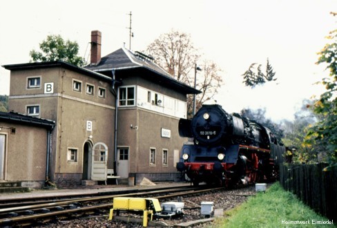 Dampflokeinfahrt in den Einsiedler Bahnhof