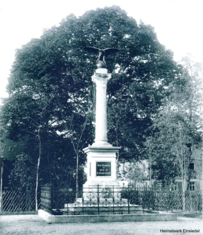 Den Siegern 1870-71. Kriegerdenkmal auf dem Plan in Einsiedel