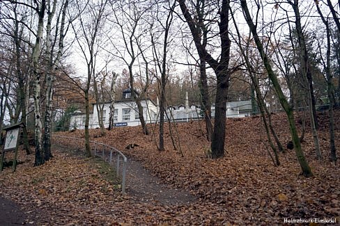 Blick vom Parkplatz Richtung Gaststätte November 2012