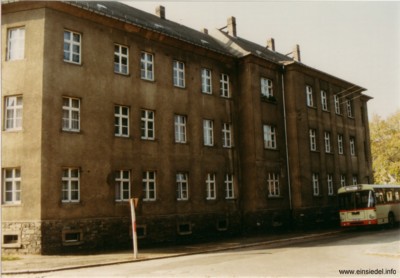 Gebäude August-Bebel-Platz1 mit Bus 1990