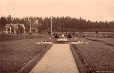 Blick Richtung Gedenkstein