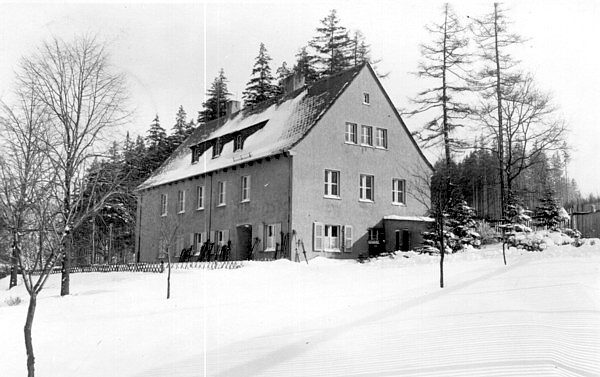 Krankenhaus im Pionierlager Einsiedel im Winter