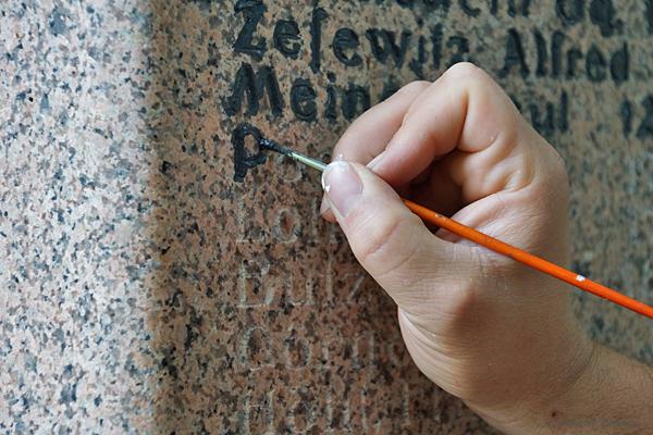 Schriftsanierung Kriegerdenkmal Einsiedel