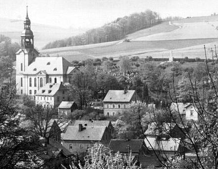 Friedhof und Kirehc e Einsiedel mit Gefallenendenkmal 1923