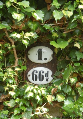 Original Hausnummer und Brandkatasternummer aus Emaille