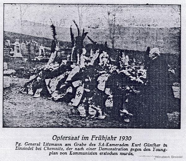 Karl Litzmann, preußischer General der Infanterie im Ersten Weltkrieg, am Grab von Kurt Günther 