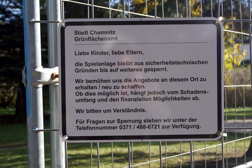 Gesperrte Rutsche im Walter-Wielend-Hain 2015