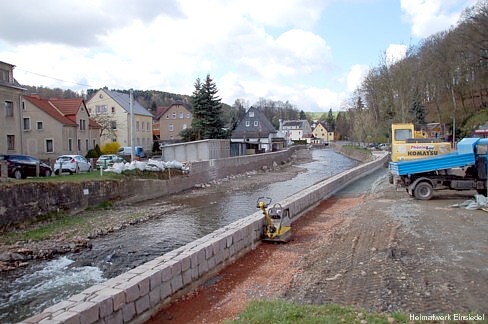 Ufermauerbau in Einsiedel, April 2012