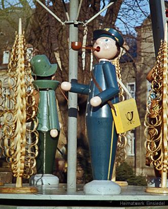 Originaler erster Briefträger von 1970 auf der Pyramide in Einsiedel