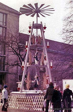 Pyramide Einsiedel in Karl-Marx-Stadt ausgestellt. Theaterplatz 1978.