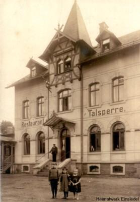 Kinder vor dem Lokal vom Hammerwirt