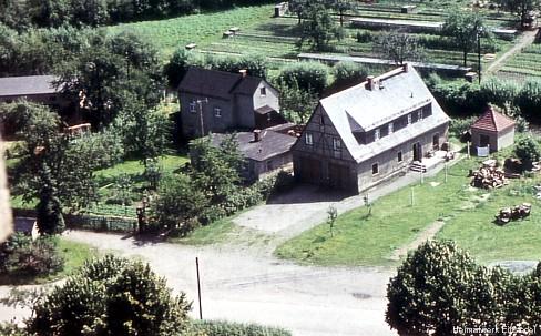 Einsiedel, Hauptstr. 93 & 95 vom Kirchturm aus fotografiert