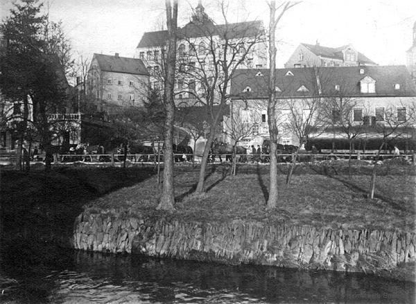 Der Dampfkesseltransport für die Einsiedler Brauhaus AG unterhalb der Schulen in Einsiedel 1908