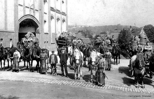 Auslieferung von Fassware mit Pferdefuhrwerken um 1911
