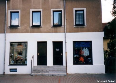 Zwei kleine Ladengeschäfte in der Hauptstr. 89 in Einsiedel 1995