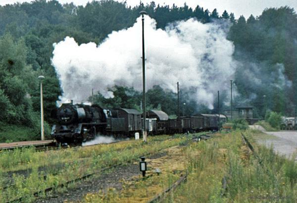 Dampflokbespannter Güterzug in Einsiedel 1982