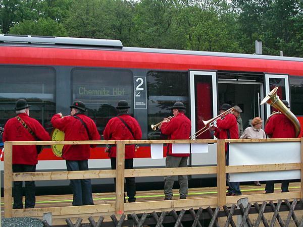 Einweihung des Behelfsbahnsteiges an der Privatbrauerei "Einsiedler Brauhaus" an Christi Himmelfahrt 2006