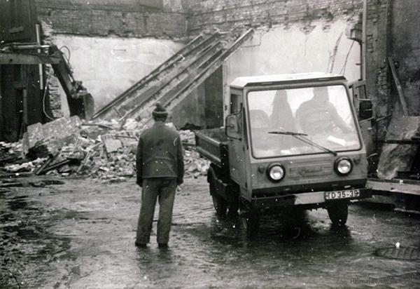 Abbruch alter Lagerräume im Einsiedler Brauhaus 1988