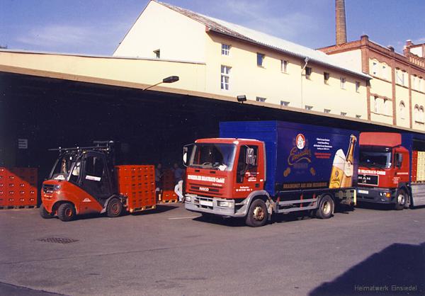 Brauereieigene Lkw im Einsiedler Brauhaus um 2004