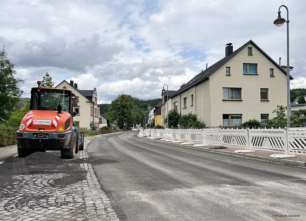 Straßenbau im Unterdorf Woche drei - Bilder vom Tage