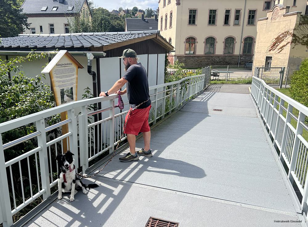 Historisches Schild Hahnbrücke - Bilder vom Tage