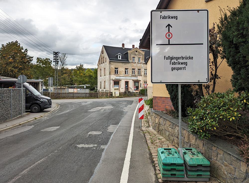 Wex-Brücke gesperrt, Hinweisschild - Bilder vom Tage