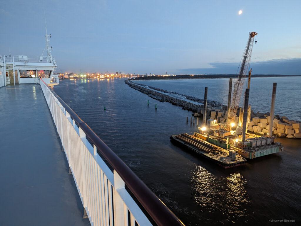 Einfahrt in den Hafen von Memel - Bilder vom Tage