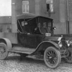 Otto Uhlig mit seinem Auto