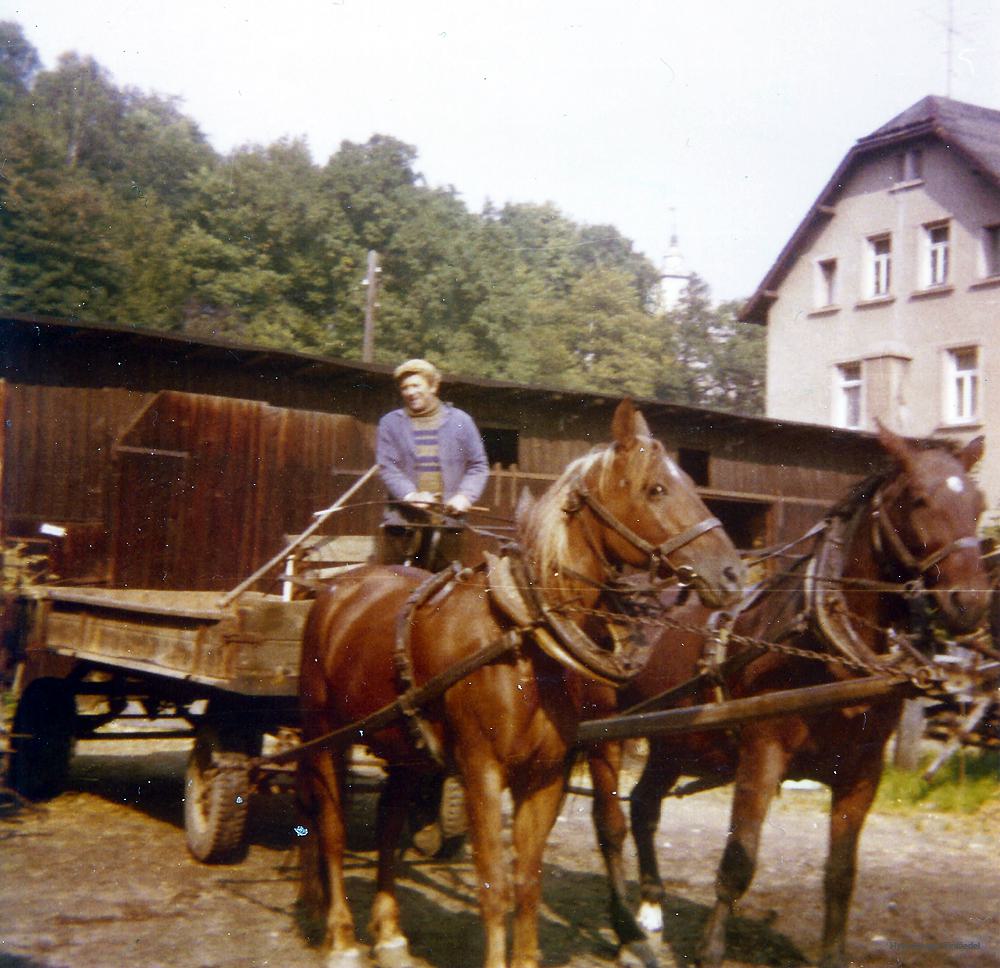 Adolf Kienert vor dem Bauhof in der Fabrikstraße