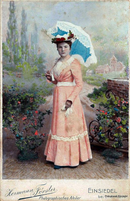 Fräulein Emma Förster, Aufnahme im Fotoatelier