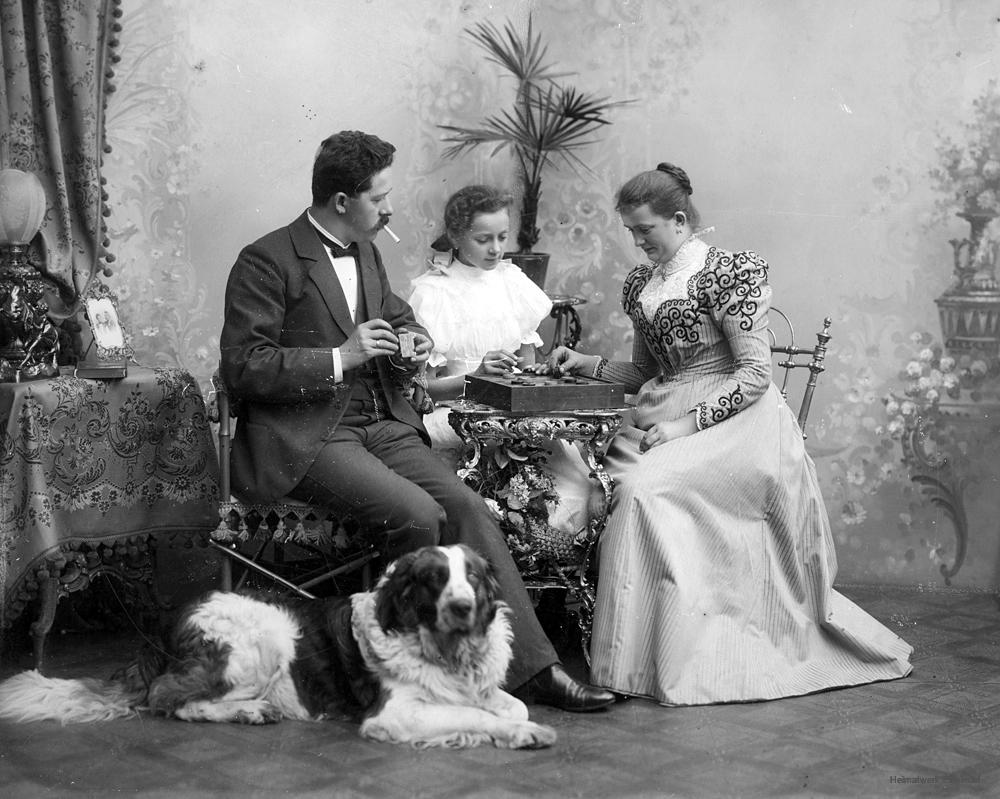 Hermann Förster mit Tochter Martha und Ehefrau Amalie Ida.