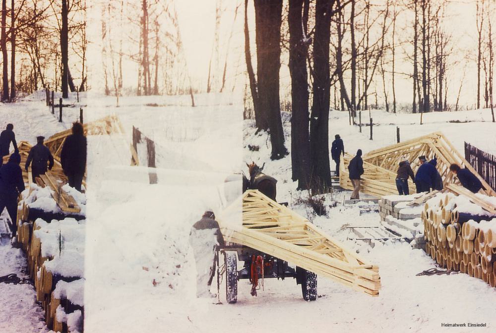Transport der Dachbinder zur neuen Kegelbahn