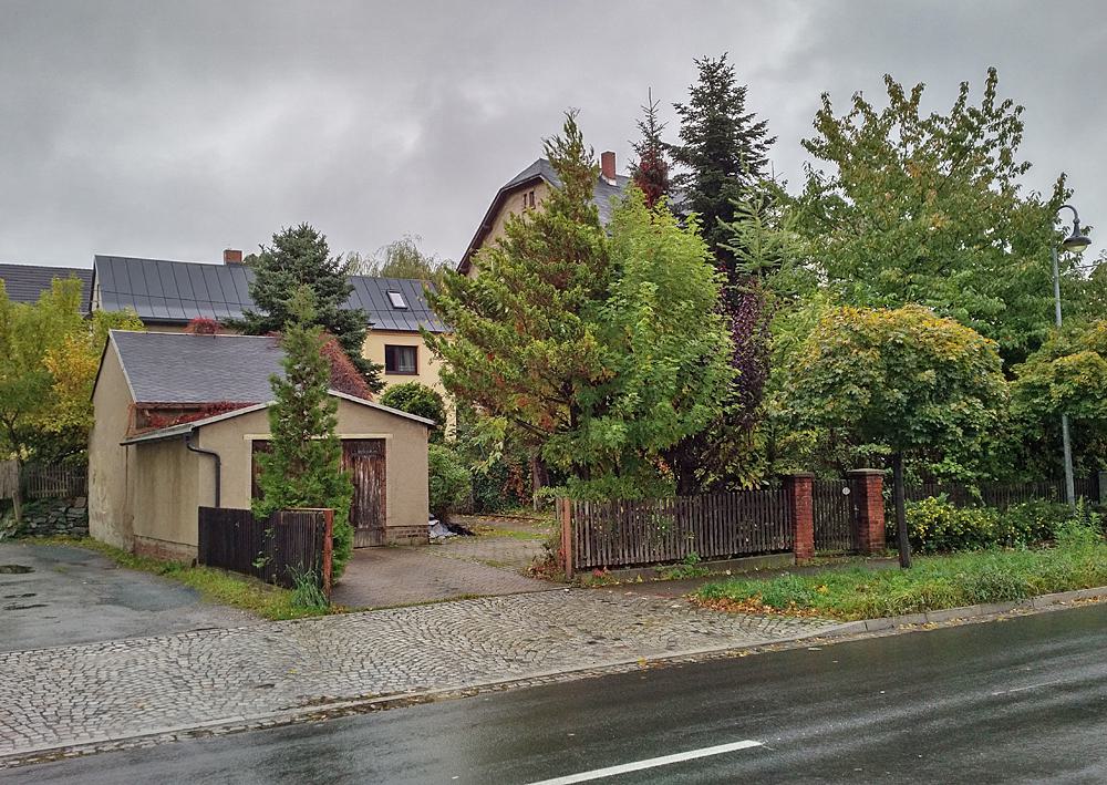 Einsiedler Hauptstraße 49 im Oktober 2017. Früher u.a. Dachdecker Franke und Klempnerei Mehnert.