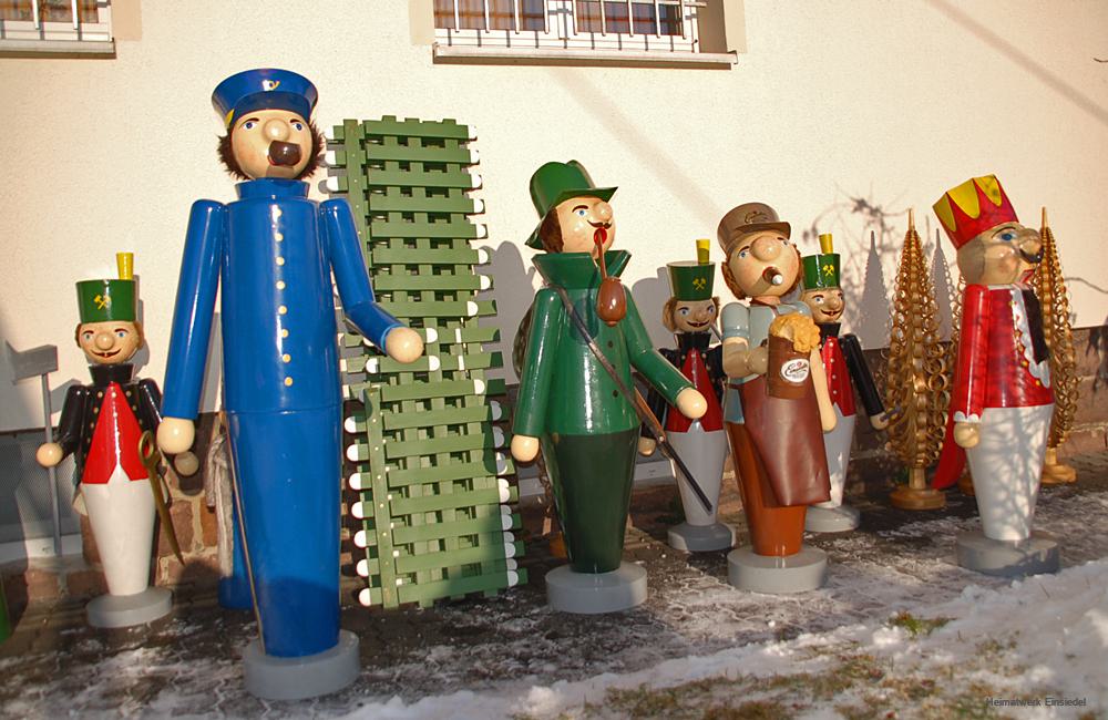 Figuren der Einsiedler Pyramide