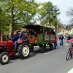 Maiumzug in Einsiedel mit Festwagen des Info-Standes 2016