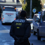 Polizeiabsicherung während der Erstbelegung der EAE Einsiedel am 7. Januar 2016